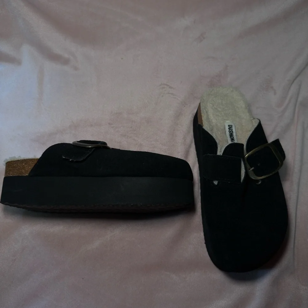 Cushionaire Black Mules with Buckle - Picture 3 of 4